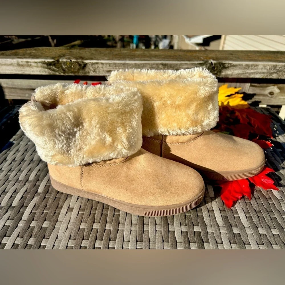 Cat & Jack Girls Beige Cream Fur Cuffed Ankle Boots NWOT!​​​ - Picture 2 of 6